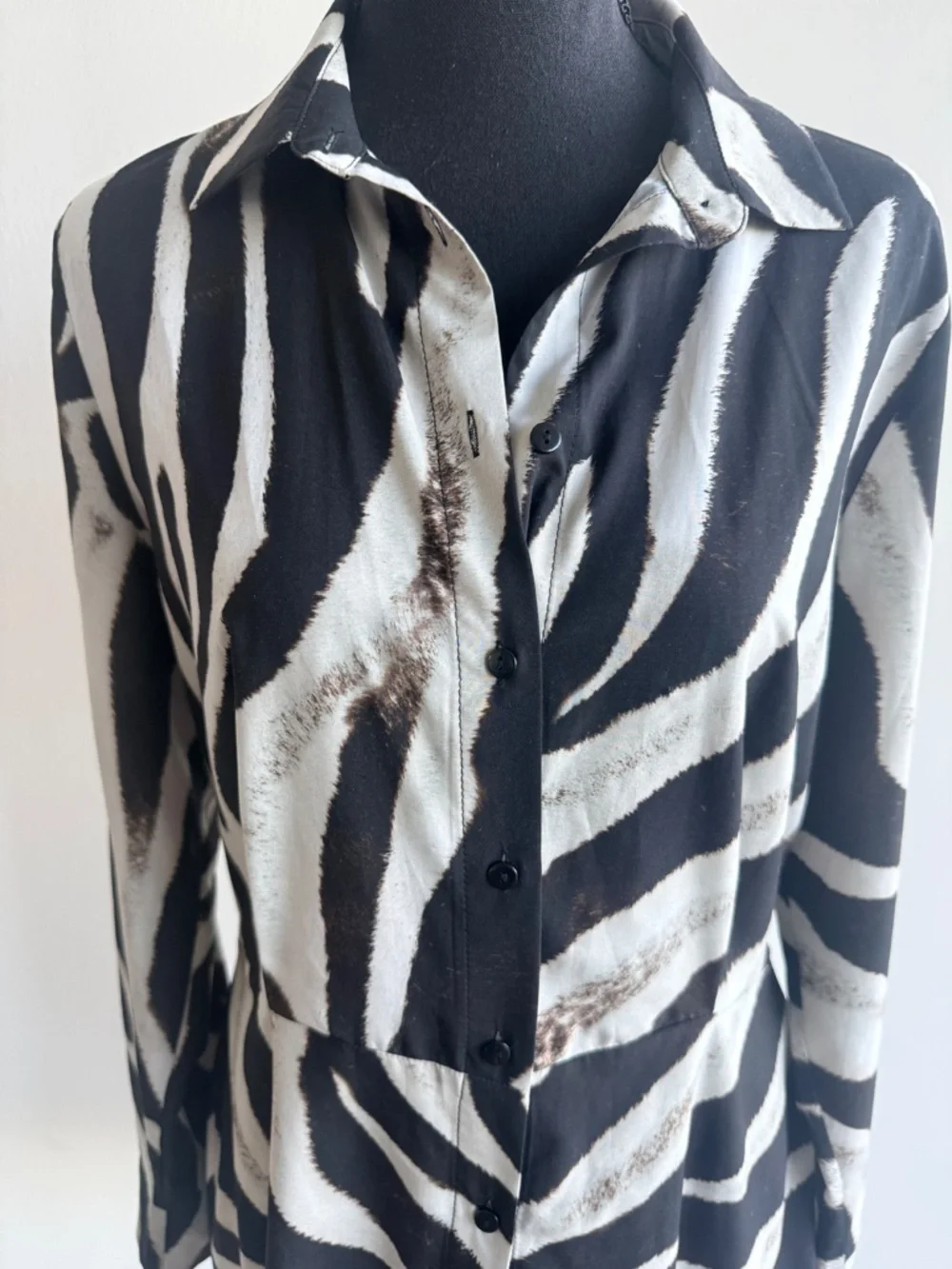 PRETTYLITTLETHING Zebra Pattern Button-up - Picture 3 of 8